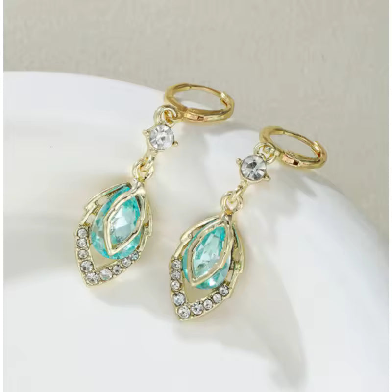 Aretes Altessa Gota Celestial Efecto Rostro Iluminado Micropavé de Circonia & Oro 14K