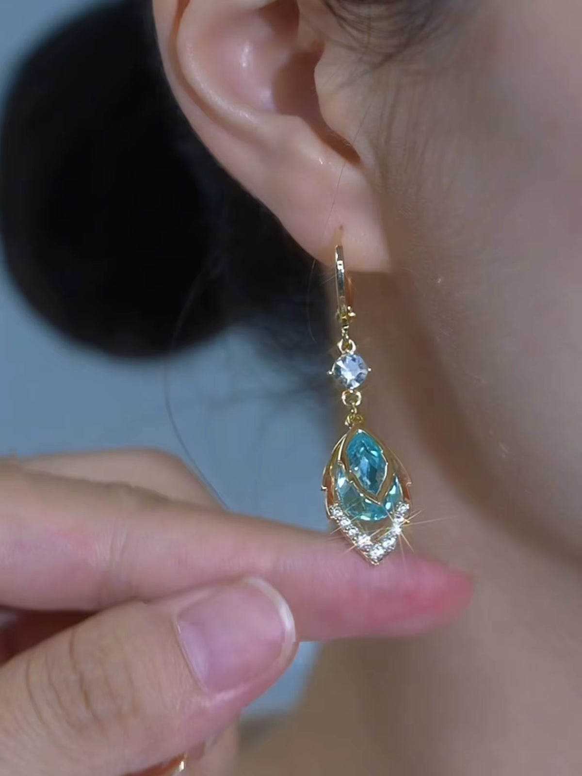 Aretes Altessa Gota Celestial Efecto Rostro Iluminado Micropavé de Circonia & Oro 14K