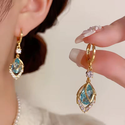 Aretes Altessa Gota Celestial Efecto Rostro Iluminado Micropavé de Circonia & Oro 14K