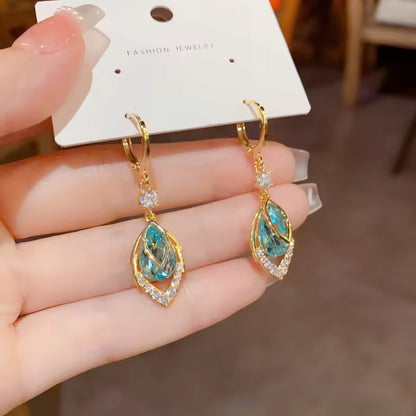 Aretes Altessa Gota Celestial Efecto Rostro Iluminado Micropavé de Circonia & Oro 14K