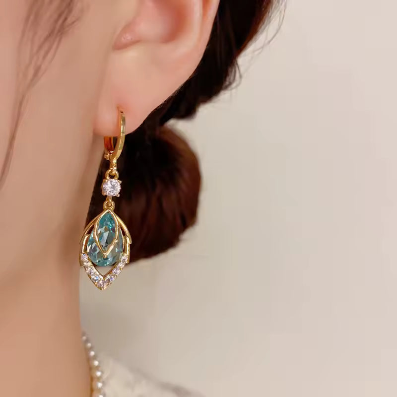 Aretes Altessa Gota Celestial Efecto Rostro Iluminado Micropavé de Circonia & Oro 14K