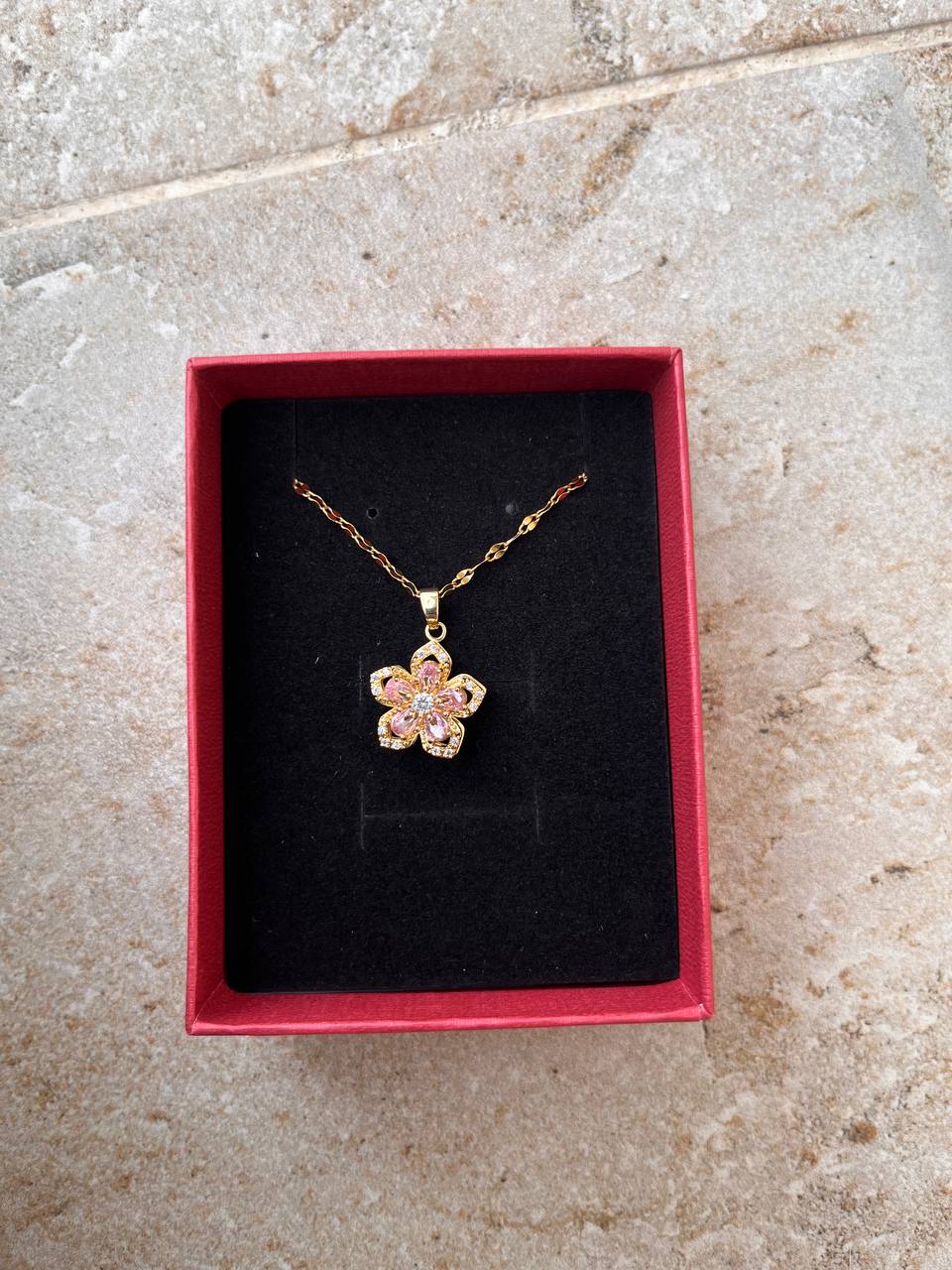 Collar Flor Rosa Giratoria + CAJA REGALO