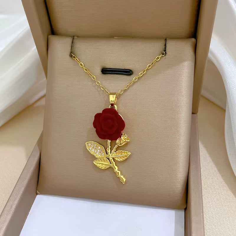 Collar Rosa 3D en Acero Dorado + Estuche de Lujo GRATIS