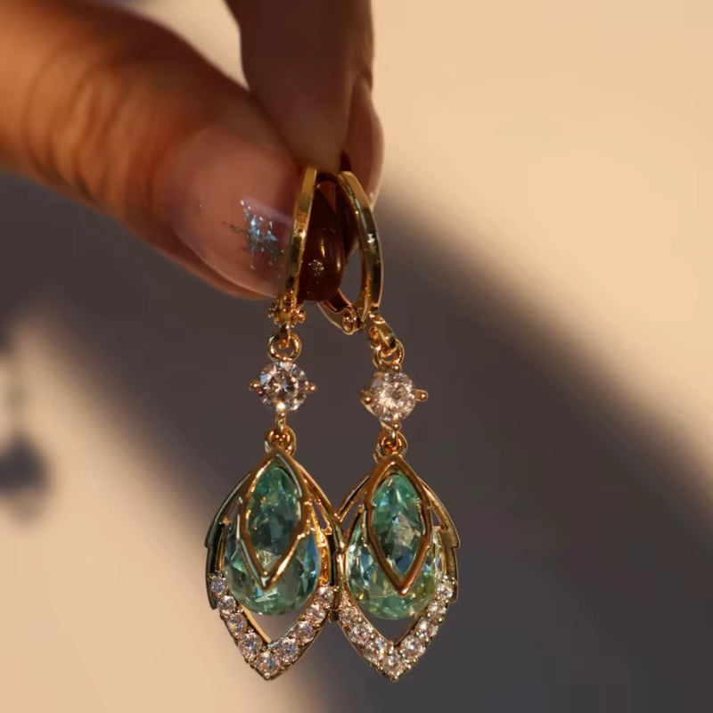 Aretes Altessa Gota Celestial Efecto Rostro Iluminado Micropavé de Circonia & Oro 14K