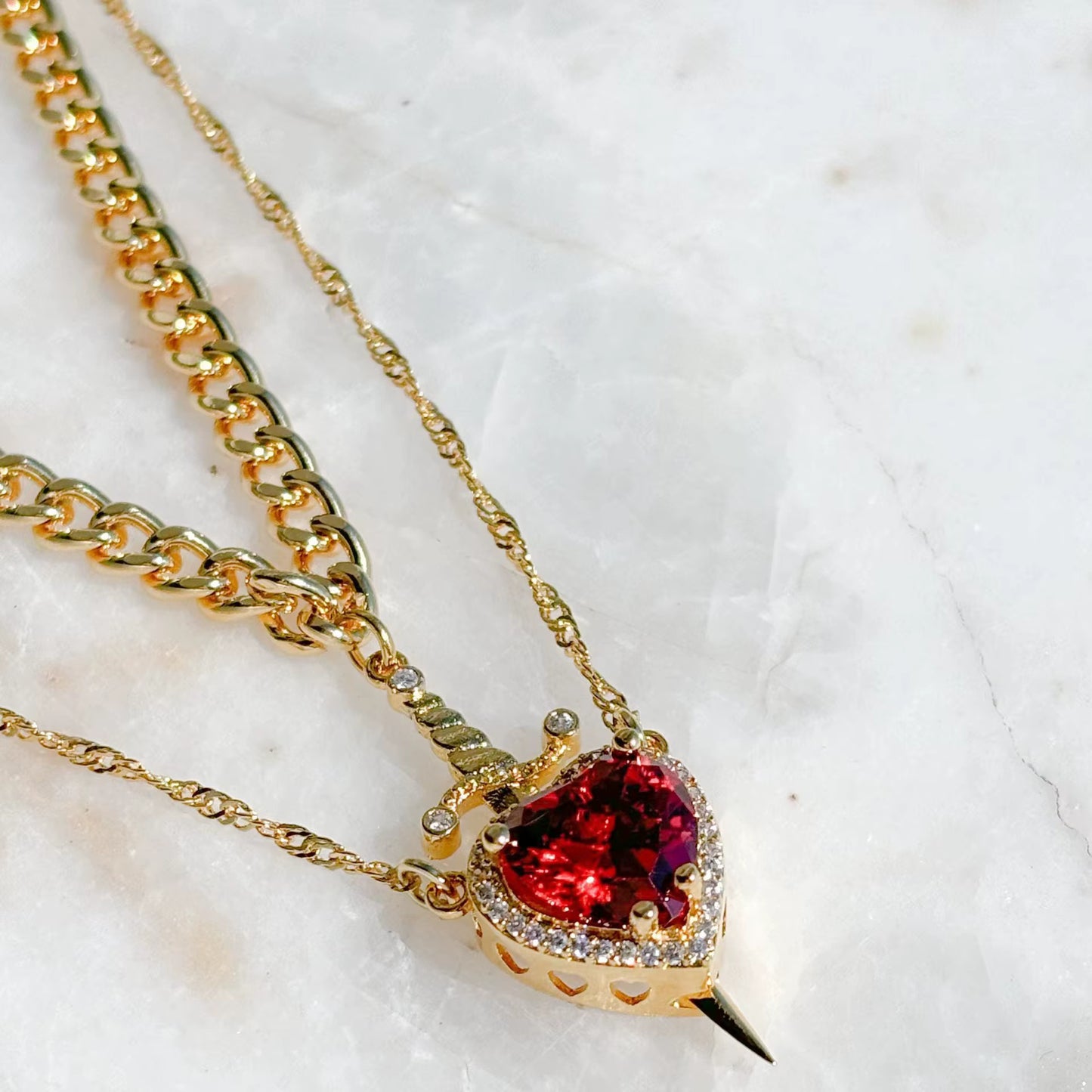 Set Collares Corazón & Espada + Caja Regalo