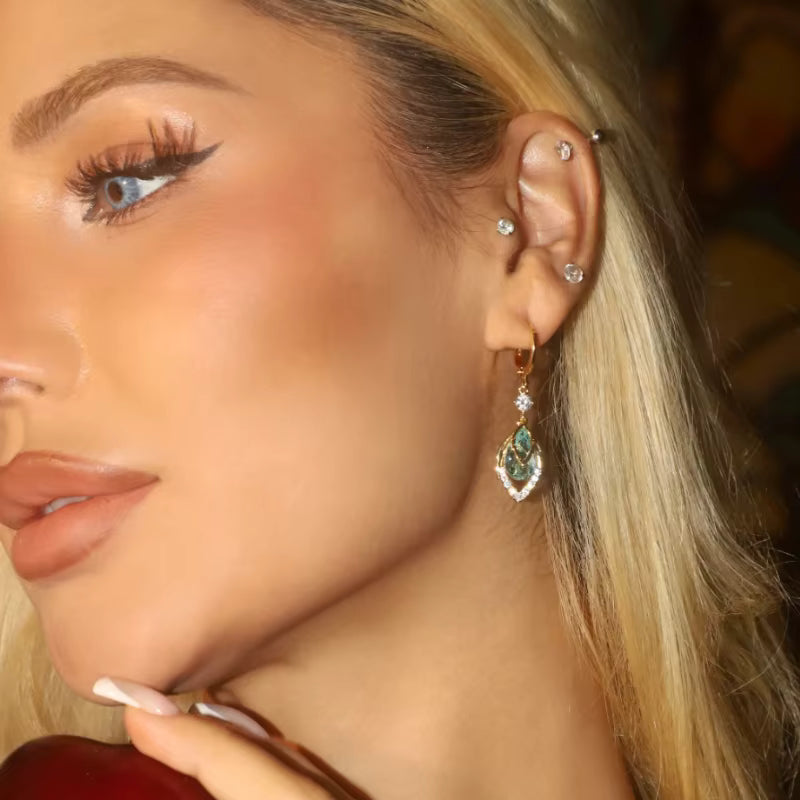 Aretes Altessa Gota Celestial Efecto Rostro Iluminado Micropavé de Circonia & Oro 14K